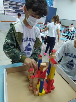 3ºs anos criam esculturas no formato de sólidos geométricos