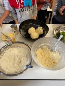 Alunos dos 1ºs anos preparam bolachas