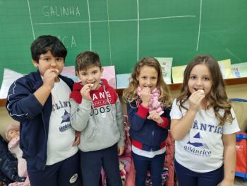 Alunos dos 1ºs anos preparam bolachas